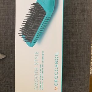 Moroccan Oil ceramic heated brush straightener